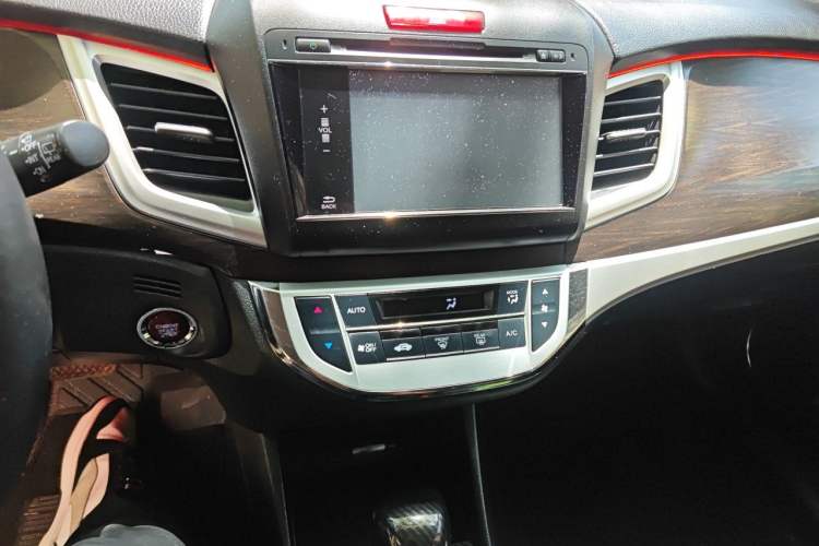 Used Honda Jade 2014 1.8L Automatic Comfort Elite Version 5 Seats Audio And AC Panel