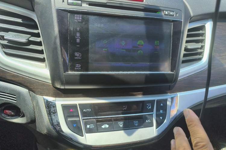 Used Honda Jade 2014 1.8L CVT Luxury Edition 5 seats Audio And AC Panel
