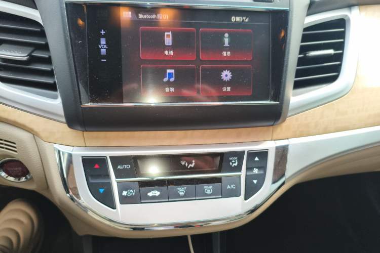 Used Honda Jade 2014 1.8L CVT Luxury Prestige Edition 5 Seats Audio And AC Panel