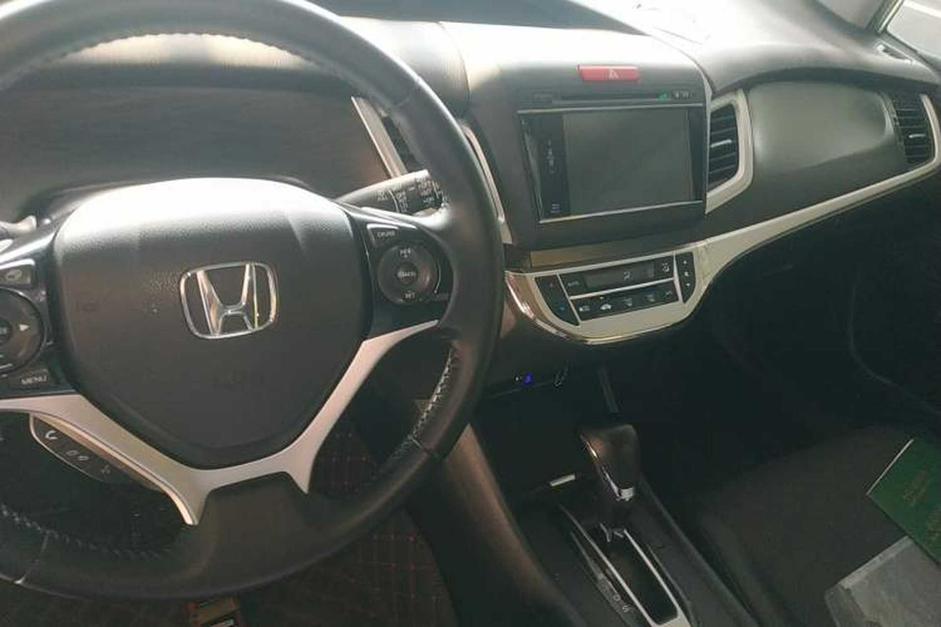 Used Honda Jade 2014 1.8L Automatic Comfort Elite Version 5 Seats Center Console