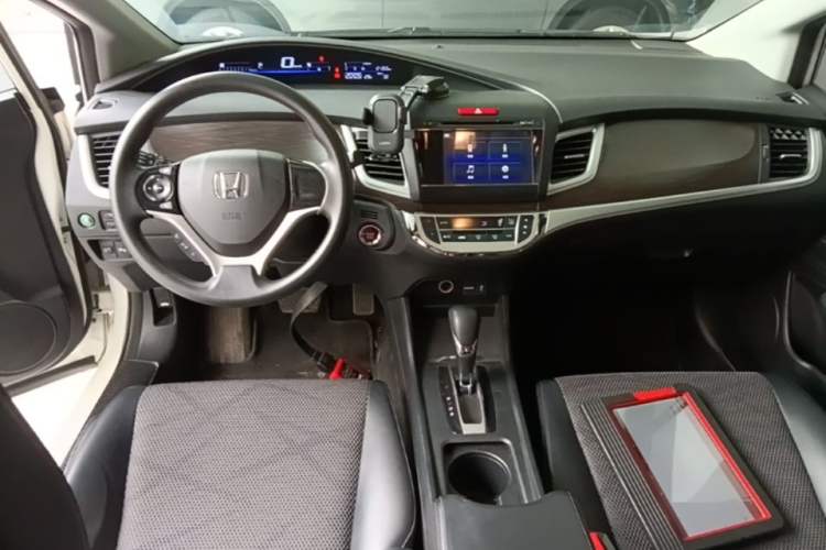 Used Honda Jade 2014 1.8L Automatic Comfort Elite Version 5 Seats Center Console