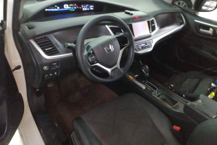 Used Honda Jade 2014 1.8L Automatic Comfort Elite Version 5 Seats Center Console
