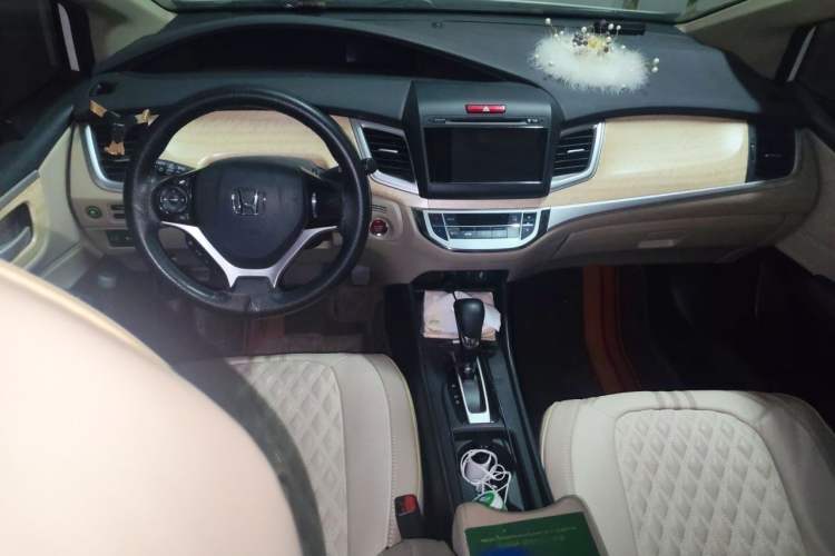 Used Honda Jade 2014 1.8L Automatic Comfort Elite Version 5 Seats Center Console