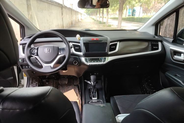 Used Honda Jade 2014 1.8L Automatic Comfort Elite Version 5 Seats Center Console