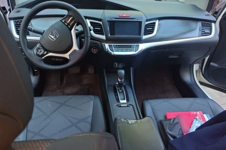 Used Honda Jade 2014 1.8L Automatic Comfort Elite Version 5 Seats Center Console