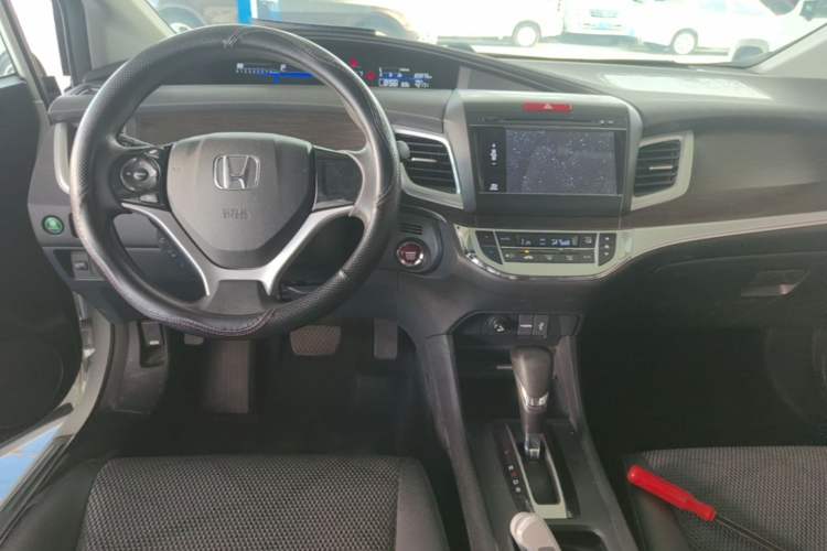 Used Honda Jade 2014 1.8L Automatic Comfort Elite Version 5 Seats Center Console