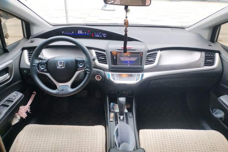 Used Honda Jade 2014 1.8L CVT Luxury Edition 5 seats Center Console