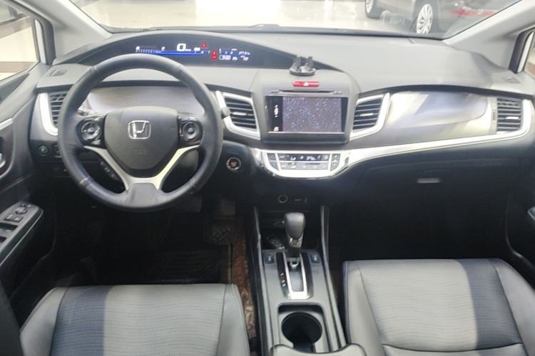 Used Honda Jade 2014 1.8L CVT Luxury Edition 5 seats Center Console