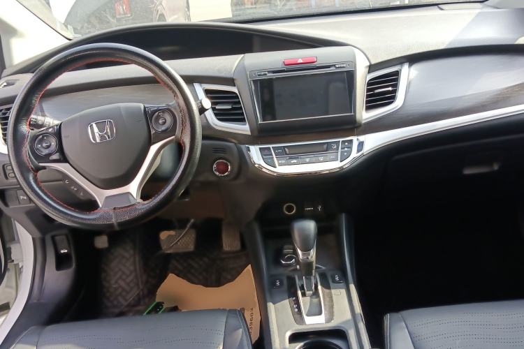 Used Honda Jade 2014 1.8L CVT Luxury Edition 5 seats Center Console