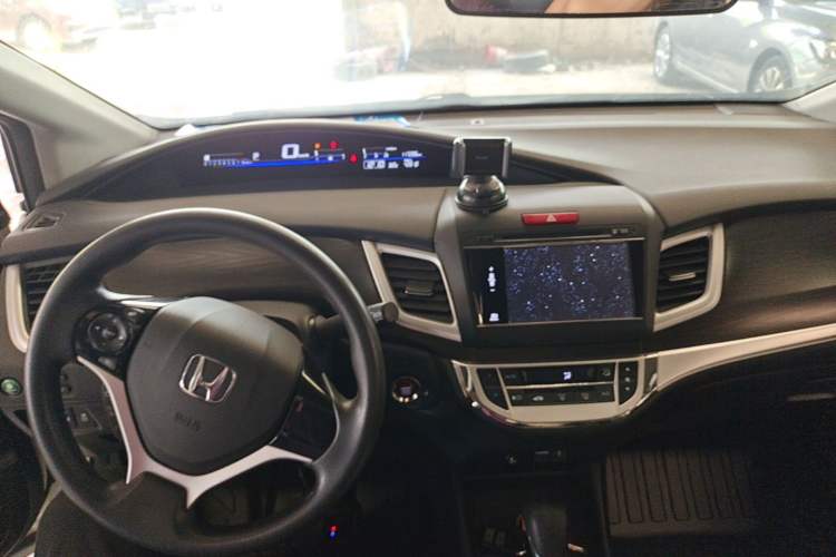Used Honda Jade 2014 1.8L Automatic Comfort Elite Version 5 Seats Center Console