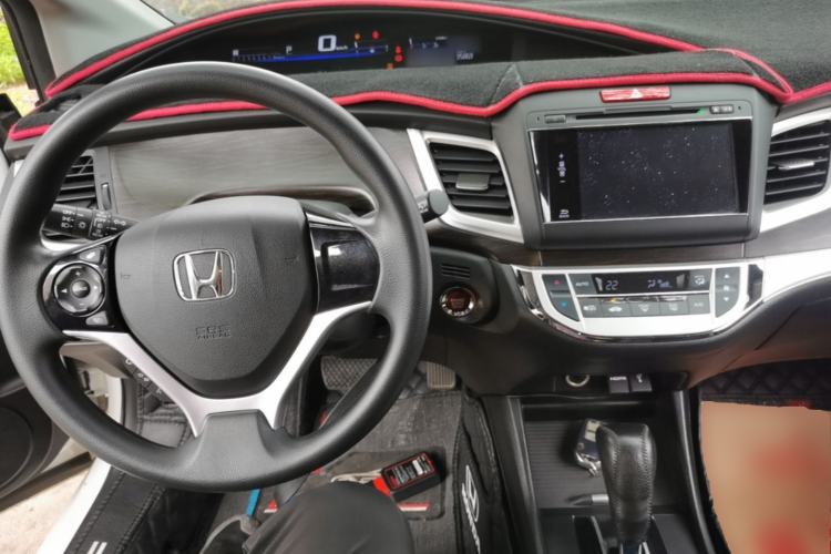 Used Honda Jade 2014 1.8L Automatic Comfort Elite Version 5 Seats Center Console