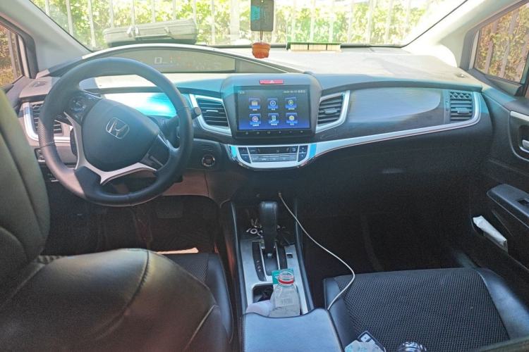 Used Honda Jade 2014 1.8L Automatic Comfort Elite Version 5 Seats Center Console