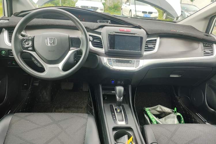 Used Honda Jade 2014 1.8L Automatic Comfort Elite Version 5 Seats Center Console