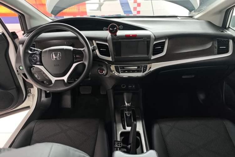 Used Honda Jade 2014 1.8L Automatic Comfort Elite Version 5 Seats Center Console