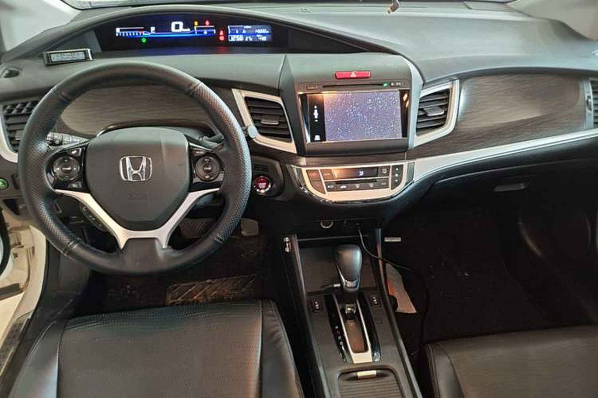 Used Honda Jade 2014 1.8L CVT Luxury Edition 5 seats Center Console
