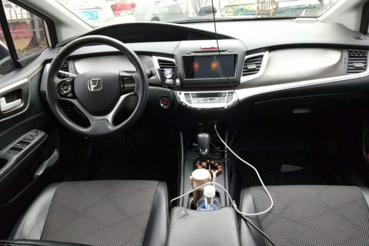 Used Honda Jade 2014 1.8L Automatic Comfort Elite Version 5 Seats Center Console