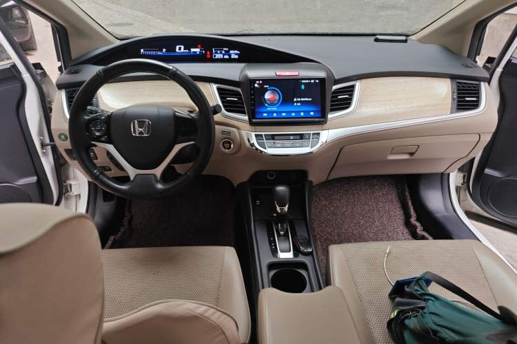 Used Honda Jade 2014 1.8L Automatic Comfort Elite Version 5 Seats Center Console