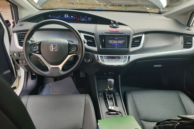 Used Honda Jade 2014 1.8L CVT Luxury Prestige Edition 5 Seats Center Console