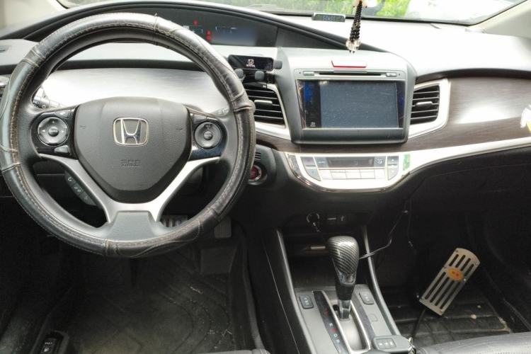 Used Honda Jade 2014 1.8L CVT Luxury Edition 5 seats Center Console