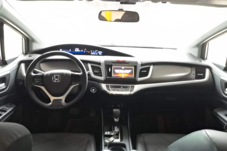 Used Honda Jade 2014 1.8L Automatic Comfort Elite Version 5 Seats Center Console