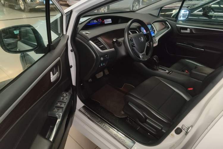 Used Honda Jade 2014 1.8L Automatic Comfort Elite Version 5 Seats Driver Seat