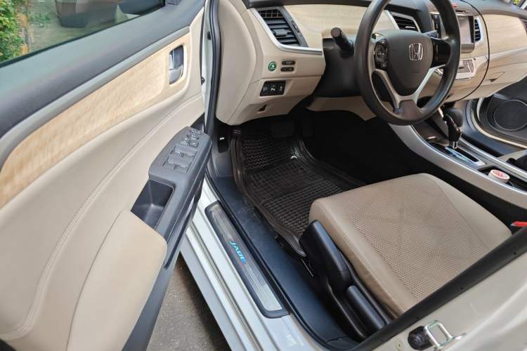 Used Honda Jade 2014 1.8L Automatic Comfort Elite Version 5 Seats Driver Seat