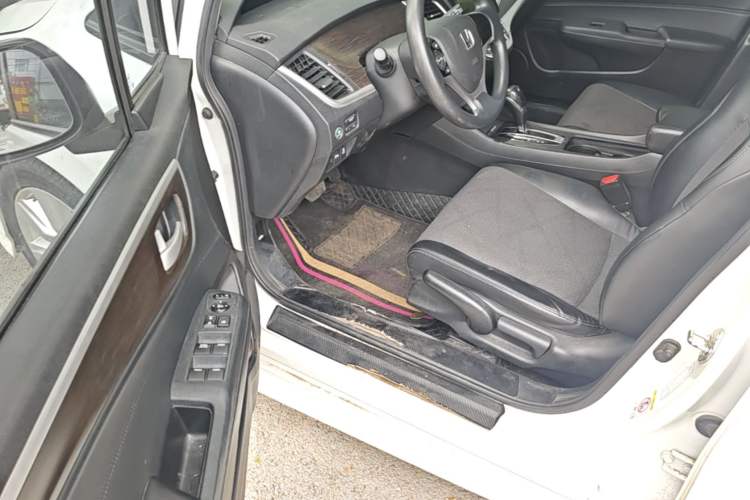 Used Honda Jade 2014 1.8L Automatic Comfort Elite Version 5 Seats Driver Seat