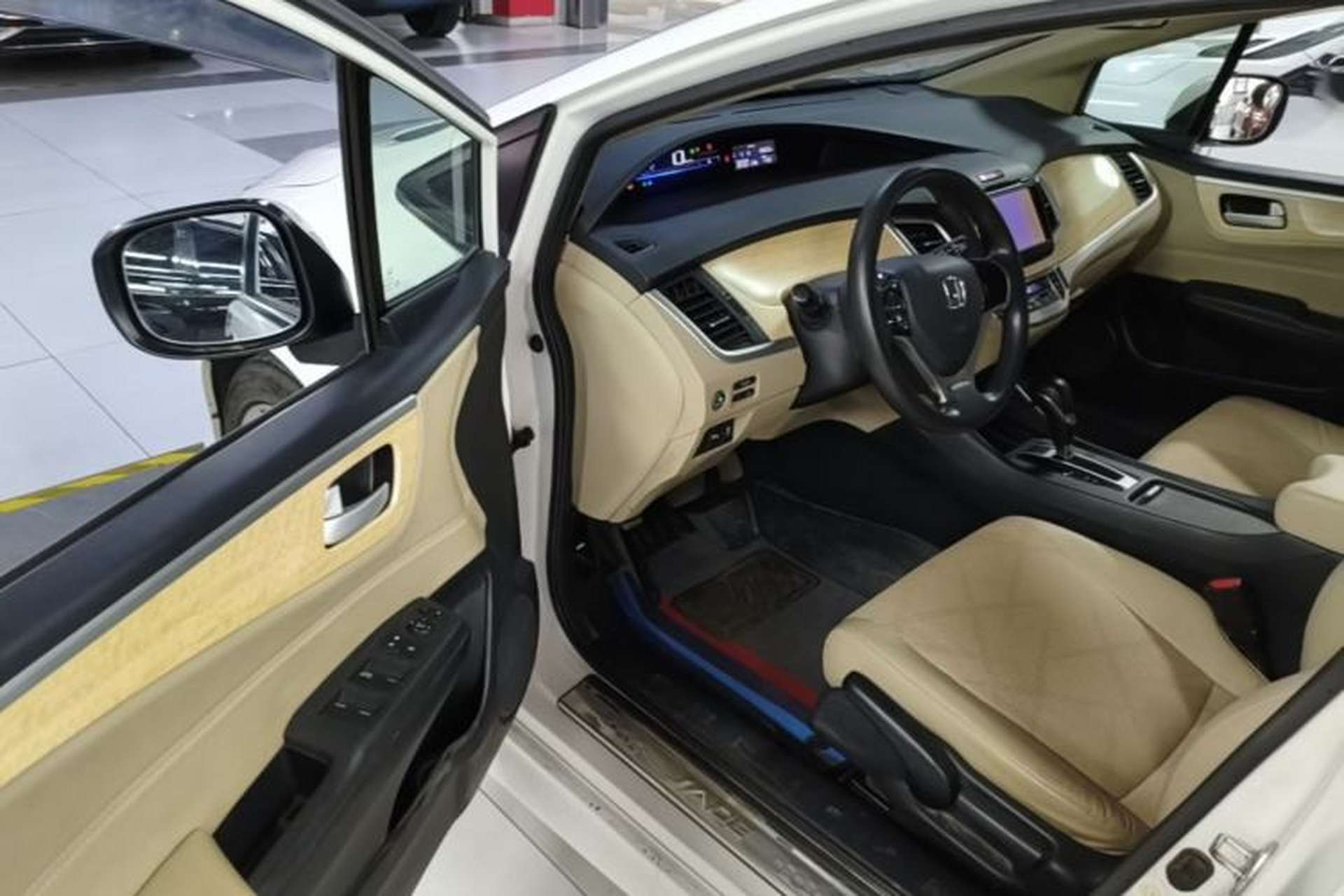 Used Honda Jade 2014 1.8L Automatic Comfort Elite Version 5 Seats Driver Seat