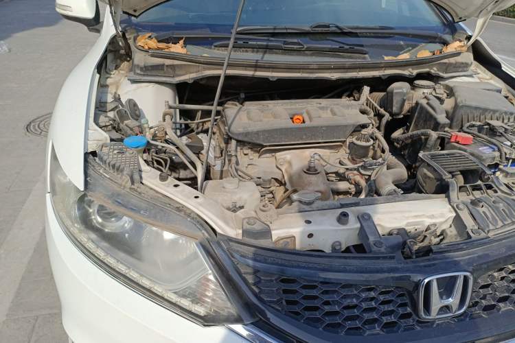 Used Honda Jade 2014 1.8L Automatic Comfort Elite Version 5 Seats Engine Bay Right