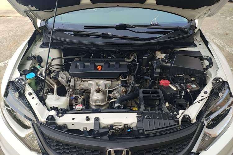 Used Honda Jade 2014 1.8L CVT Luxury Prestige Edition 5 Seats Engine Bay