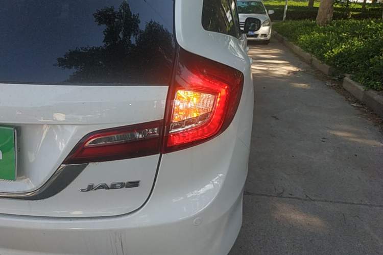 Used Honda Jade 2014 1.8L Automatic Comfort Elite Version 5 Seats Exterior 3