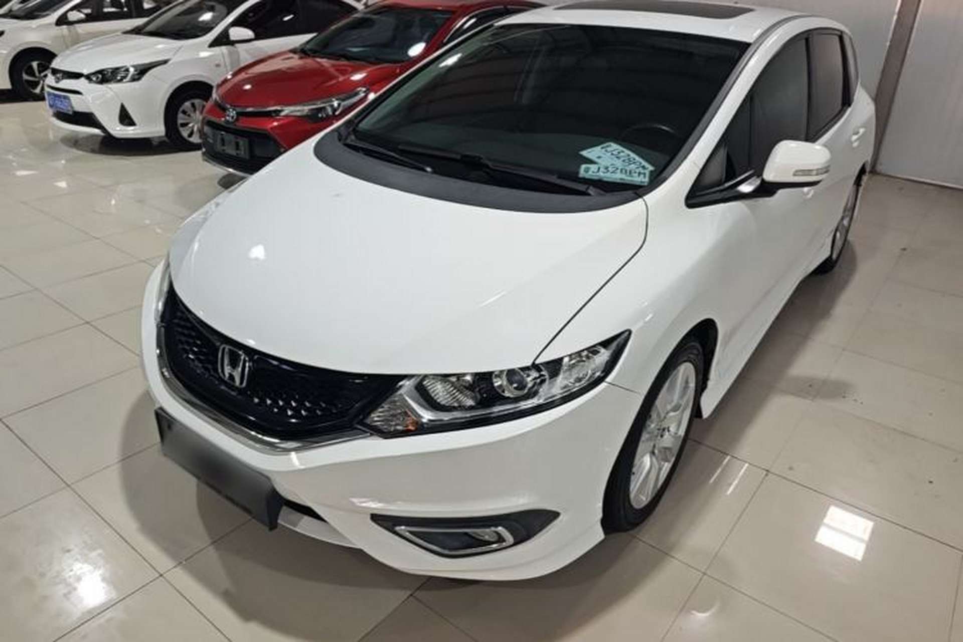 Used Honda Jade 2014 1.8L Automatic Comfort Elite Version 5 Seats Front Left 45 Deg