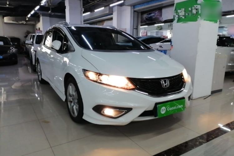 Used Honda Jade 2014 1.8L Automatic Comfort Elite Version 5 Seats Front Right 45 Deg