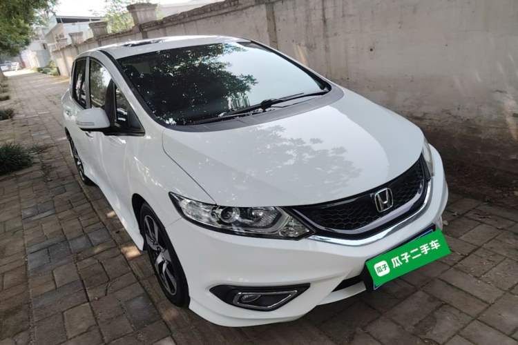 Used Honda Jade 2014 1.8L Automatic Comfort Elite Version 5 Seats Front Right 45 Deg