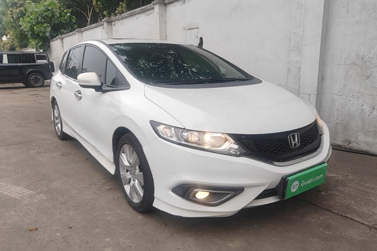 Used Honda Jade 2014 1.8L Automatic Comfort Elite Version 5 Seats Front Right 45 Deg