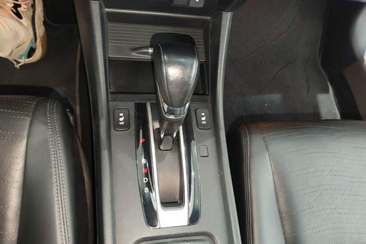 Used Honda Jade 2014 1.8L CVT Luxury Prestige Edition 5 Seats Gear Lever
