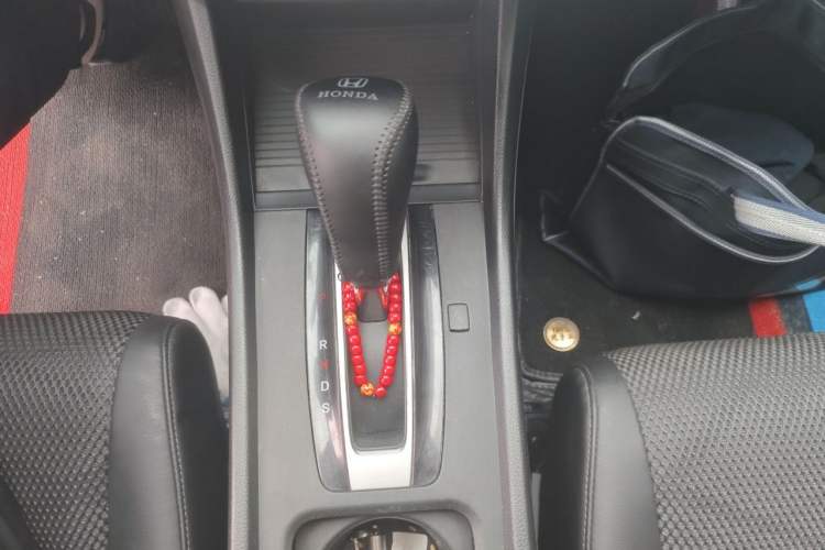 Used Honda Jade 2014 1.8L Automatic Comfort Elite Version 5 Seats Gear Lever