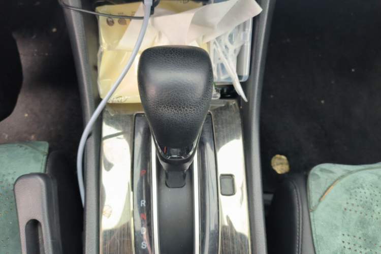 Used Honda Jade 2014 1.8L Automatic Comfort Elite Version 5 Seats Gear Lever