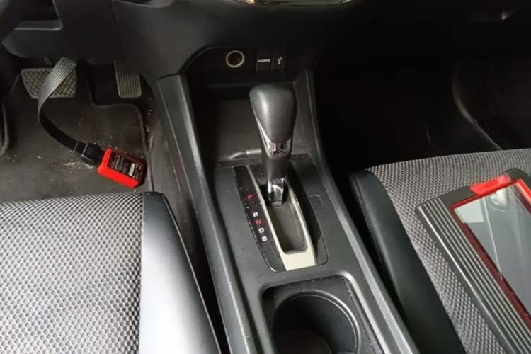 Used Honda Jade 2014 1.8L Automatic Comfort Elite Version 5 Seats Gear Lever