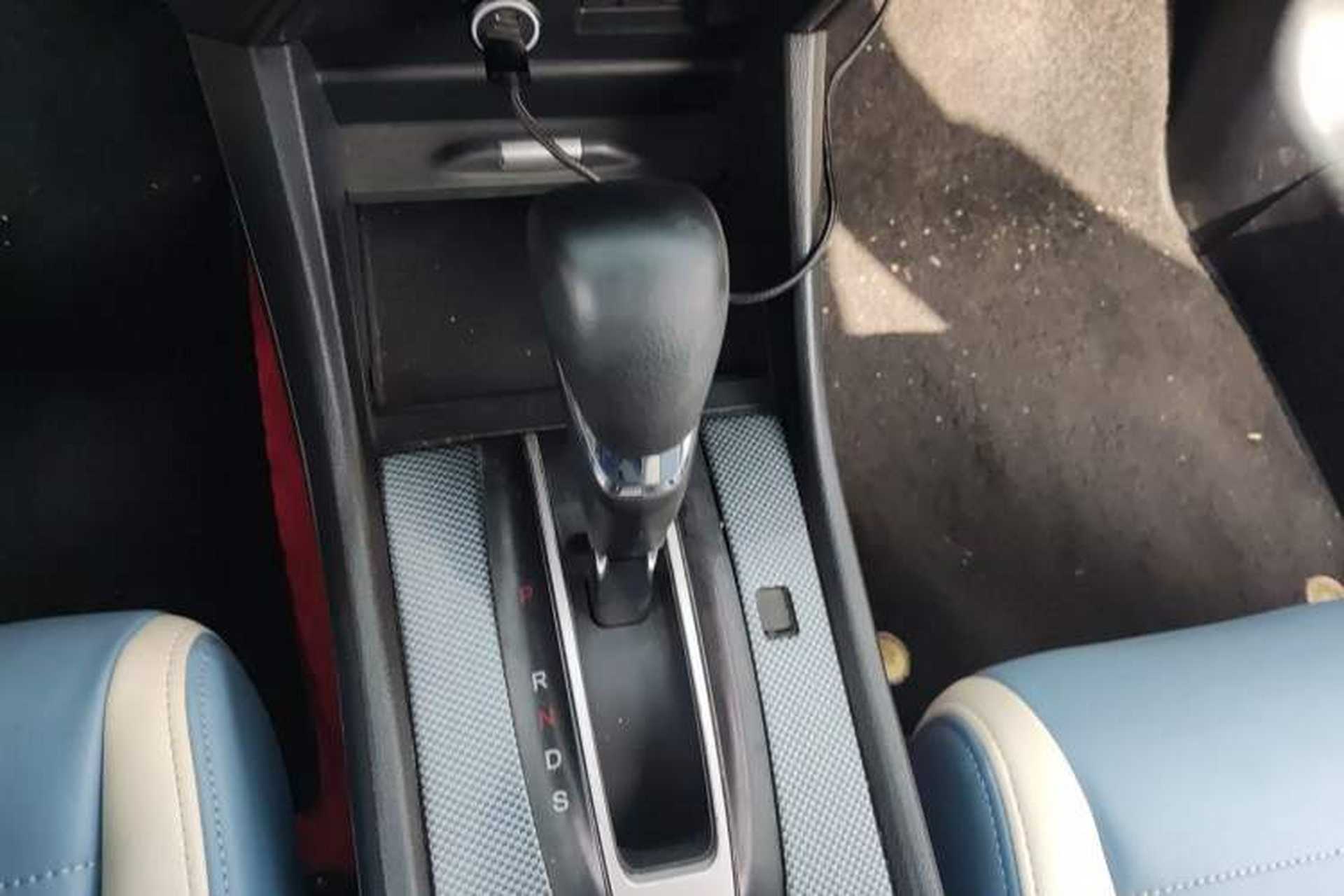 Used Honda Jade 2014 1.8L Automatic Comfort Elite Version 5 Seats Gear Lever