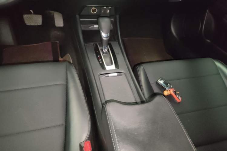 Used Honda Jade 2014 1.8L Automatic Comfort Elite Version 5 Seats Gear Lever