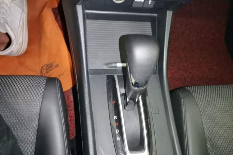 Used Honda Jade 2014 1.8L Automatic Comfort Elite Version 5 Seats Gear Lever