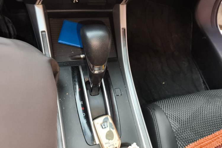 Used Honda Jade 2014 1.8L Automatic Comfort Elite Version 5 Seats Gear Lever