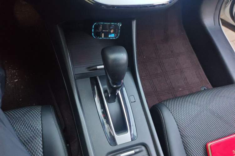 Used Honda Jade 2014 1.8L Automatic Comfort Elite Version 5 Seats Gear Lever