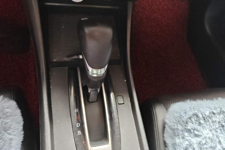 Used Honda Jade 2014 1.8L Automatic Comfort Elite Version 5 Seats Gear Lever