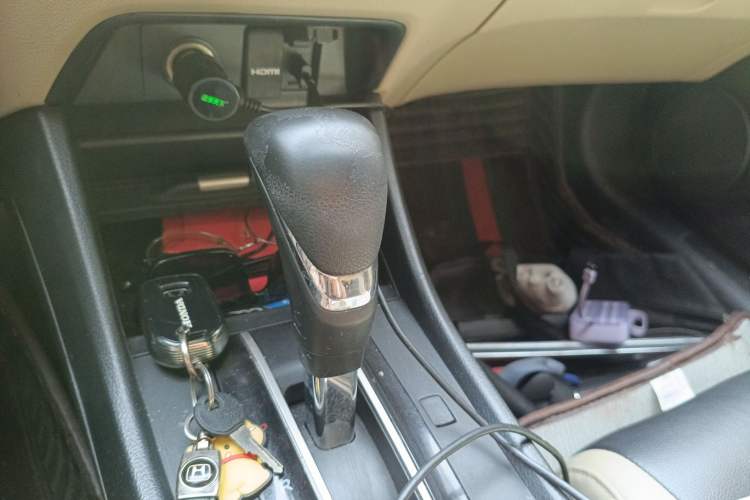 Used Honda Jade 2014 1.8L Automatic Comfort Elite Version 5 Seats Gear Lever