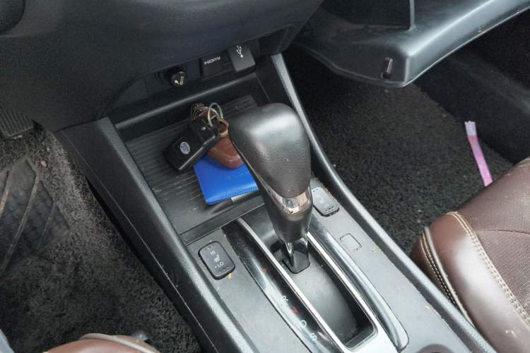 Used Honda Jade 2014 1.8L CVT Luxury Edition 5 seats Gear Lever
