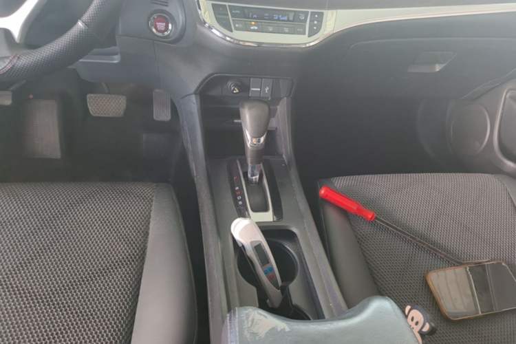 Used Honda Jade 2014 1.8L Automatic Comfort Elite Version 5 Seats Gear Lever