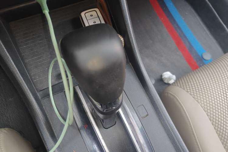 Used Honda Jade 2014 1.8L Automatic Comfort Elite Version 5 Seats Gear Lever