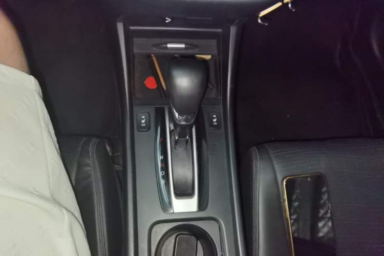 Used Honda Jade 2014 1.8L CVT Luxury Edition 5 seats Gear Lever